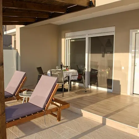 别墅 Lila's Maisonette With Private Pool